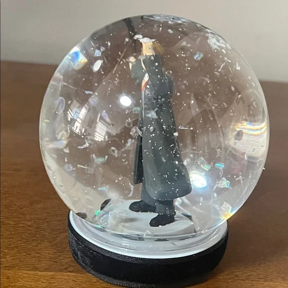 HARRY POTTER Wizard Snow Globe - Picture 3 of 11